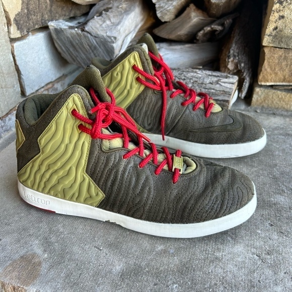Nike LeBron XI Lifestyle hitop Olive/green red shoe laces mens sneakers Sz-8.5 G - Picture 3 of 14